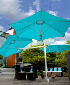 Splendid Umbrella has five canopies that fan out from a single pole, unique and great for gatherings.