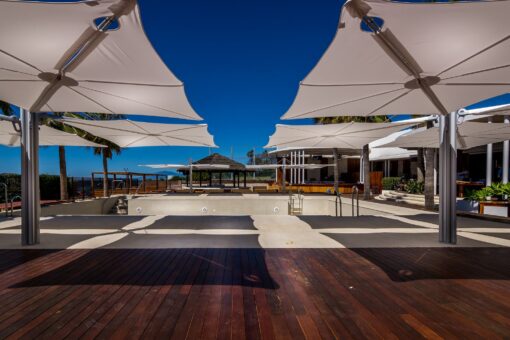 modern 4 quatro umbrella cantilever 316 360 contract hotel pool ocean beach club design